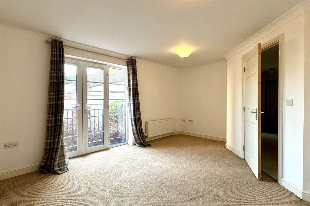 Property photo 2 of 10 Picture No. 18