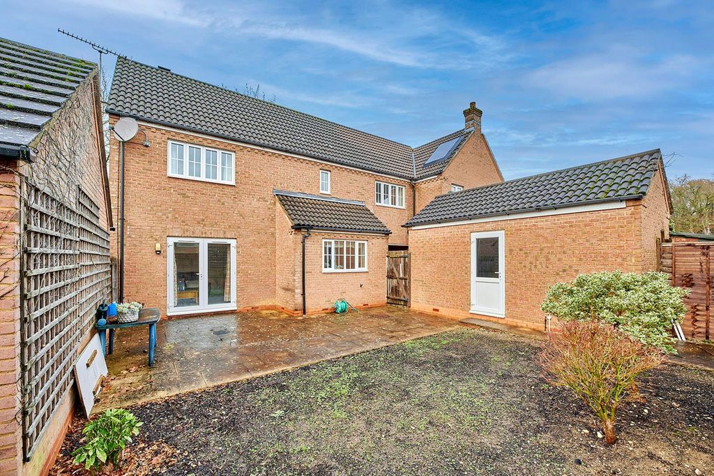 Property photo 2 of 17 Rear Garden