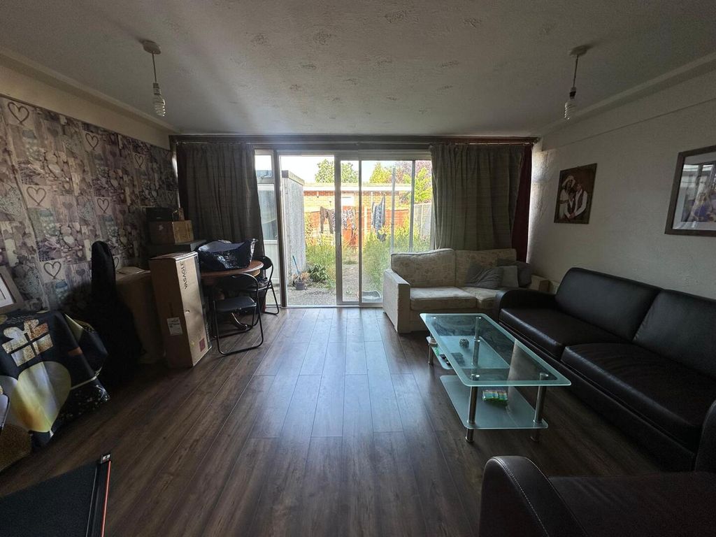 Property photo 2 of 7 Living Room