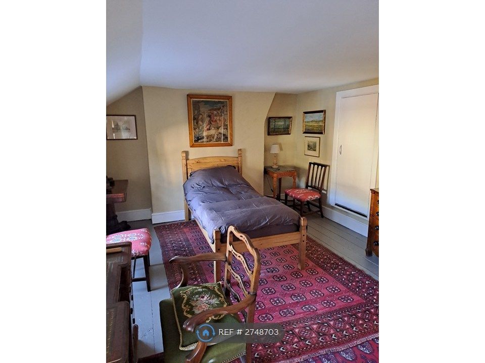 Property photo 1 of 5 Bed And Inbuilt Wardrobe