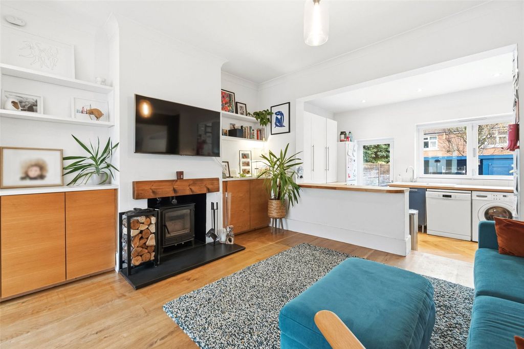 Property photo 2 of 15 Picture No. 11