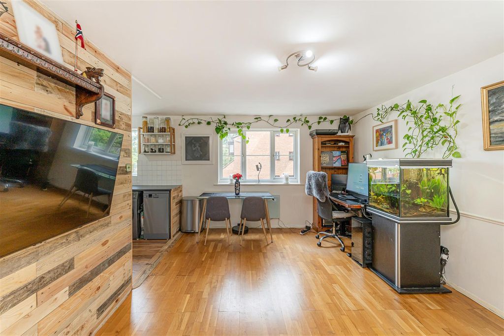Property photo 2 of 12