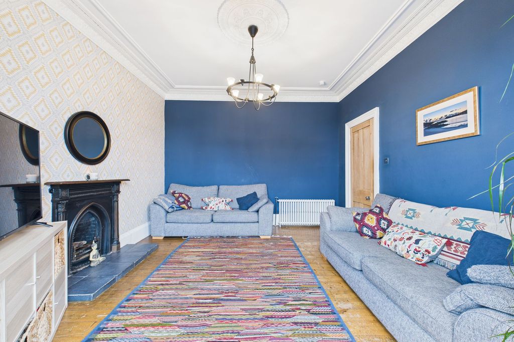 Property photo 3 of 18 Lounge Angle 2