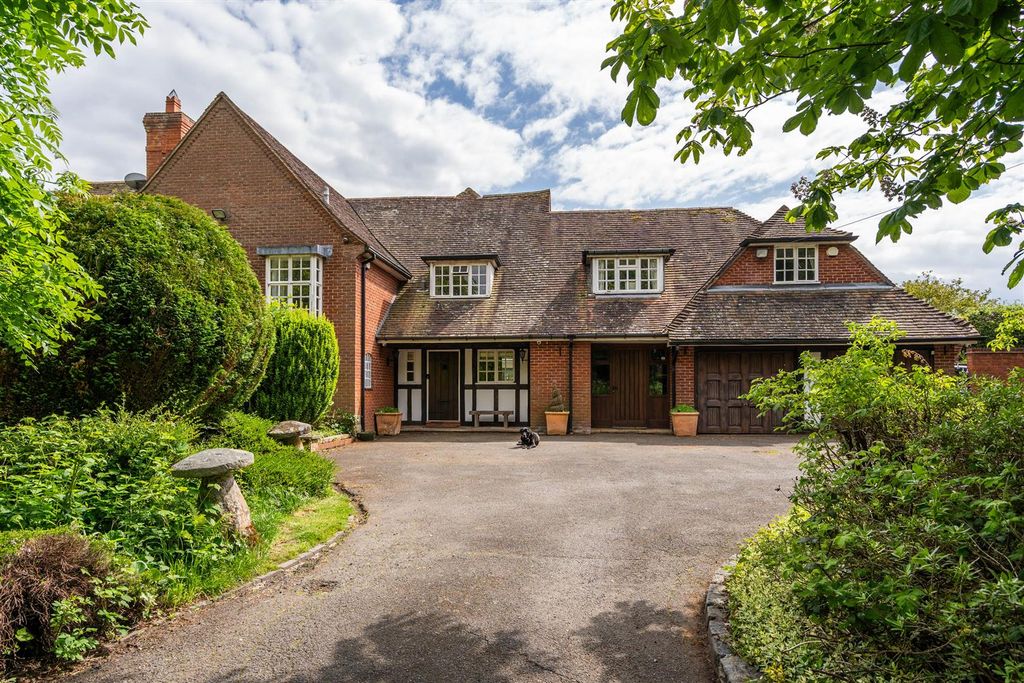 Property photo 1 of 32 Yew Tree Croft_68.Jpg