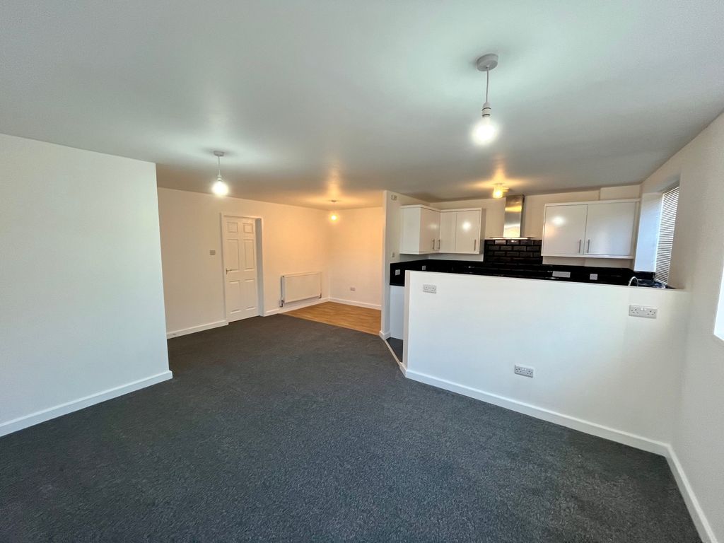 Property photo 2 of 8 Image