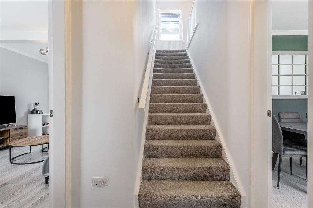 Property photo 2 of 29