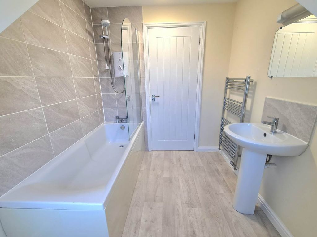 Property photo 3 of 15 Bathroom