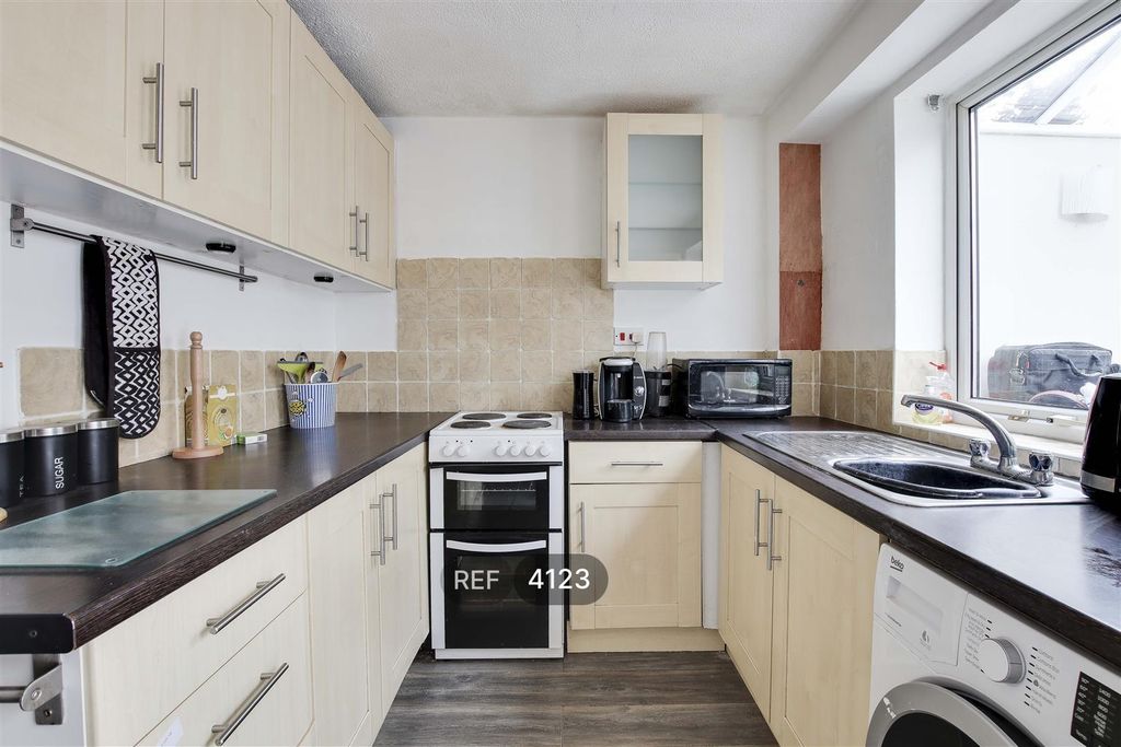 Property photo 2 of 16 Kitchen