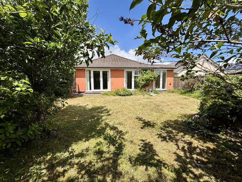 Property photo 3 of 10 Back