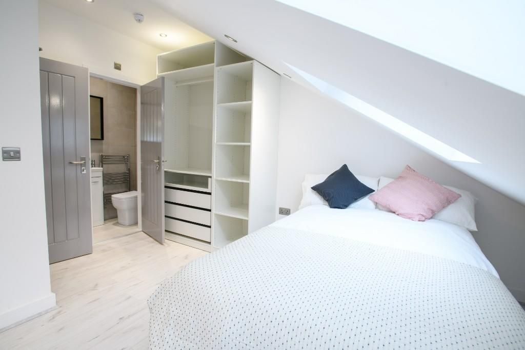 Property photo 2 of 12 A Bright And Spacious Double Bedroom With A Comfor...