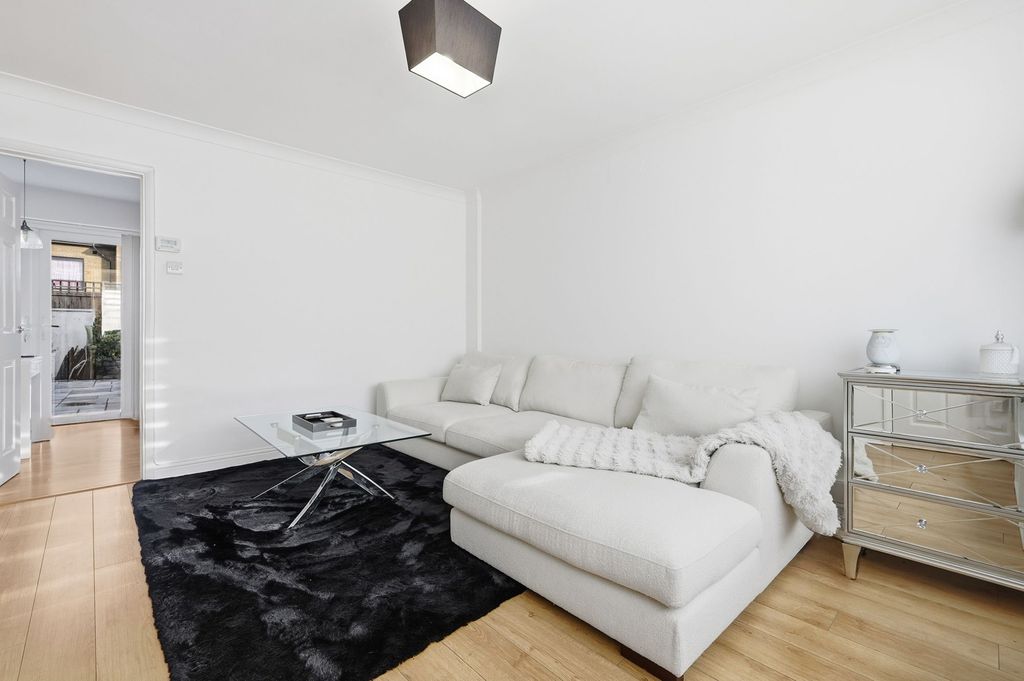 Property photo 3 of 32