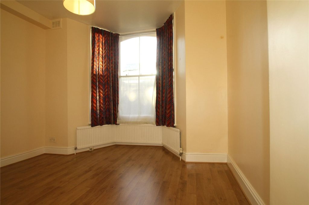 Property photo 3 of 6 Picture No. 05