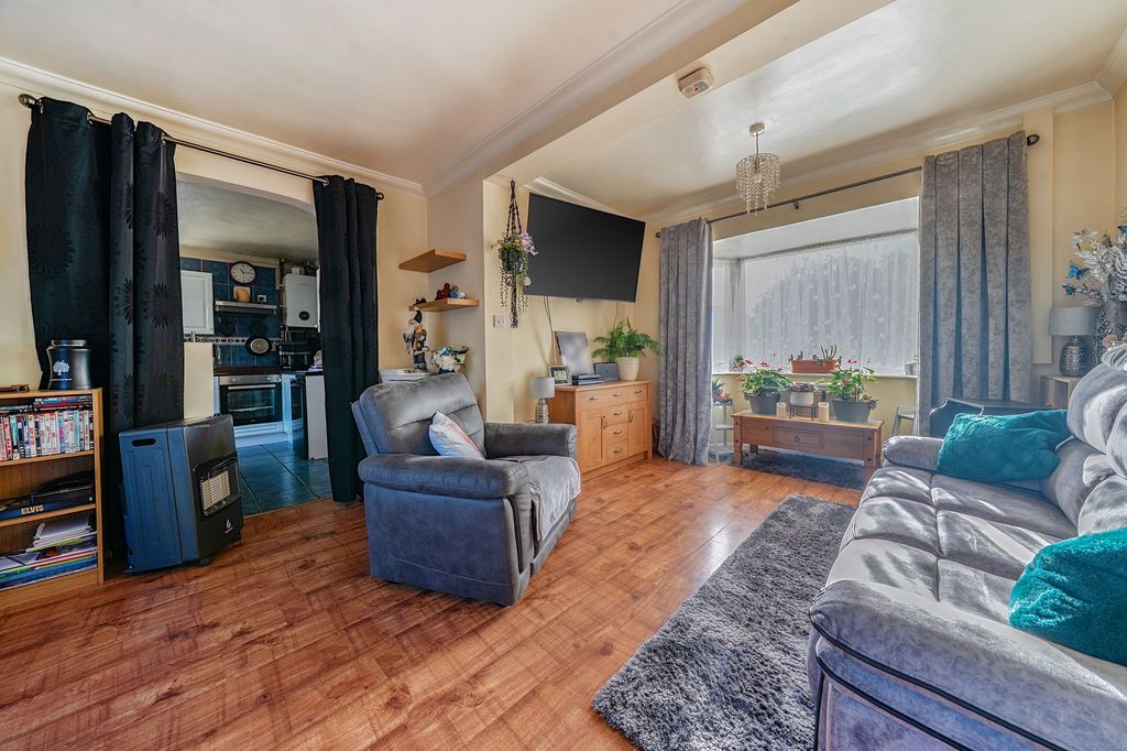 Property photo 2 of 11