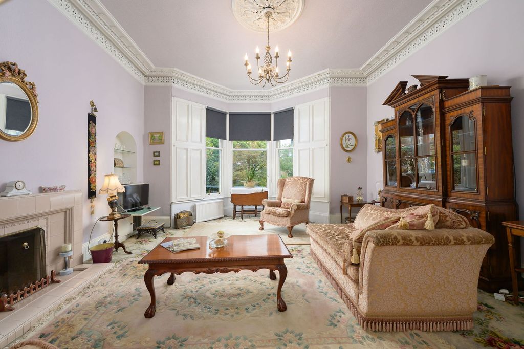Property photo 3 of 33