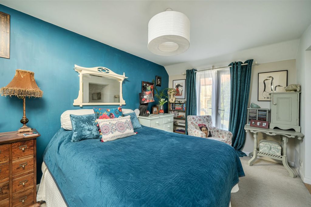 Property photo 3 of 20