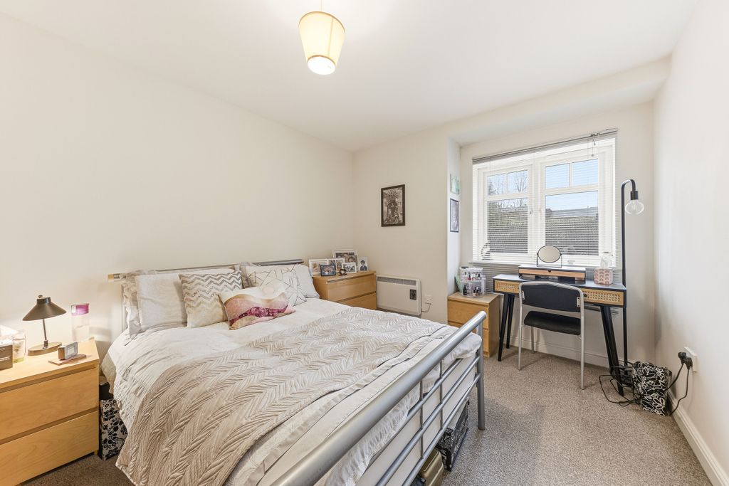 Property photo 1 of 10 Main Bedroom