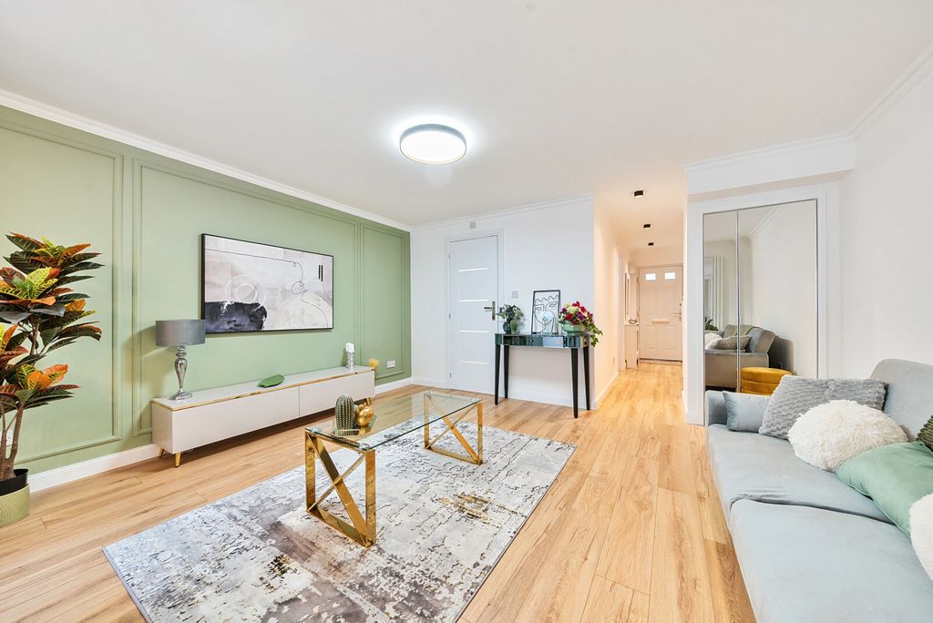 Property photo 3 of 19 Sitting Room
