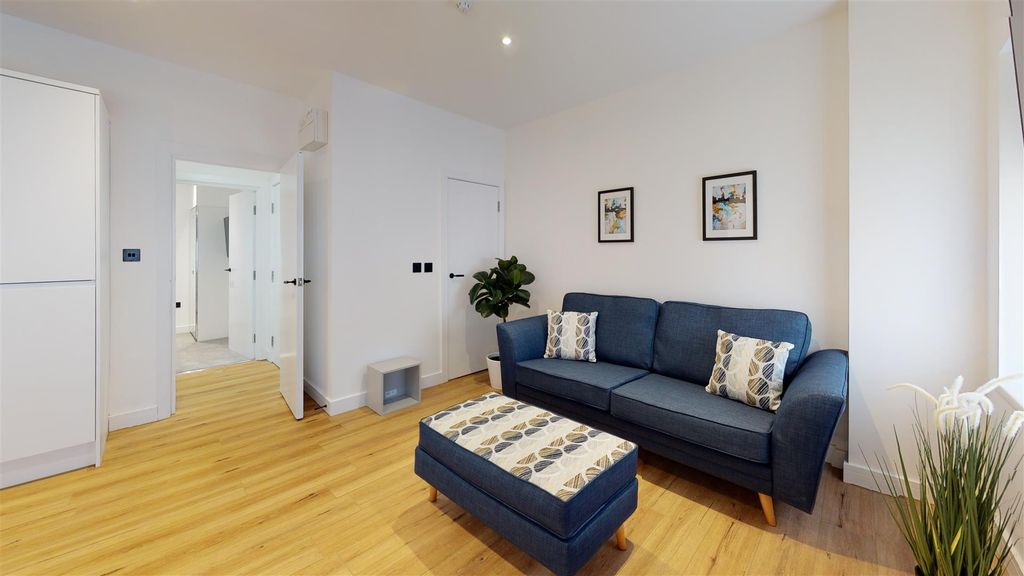 Property photo 3 of 11 Flat-4-1-Northcote-Street-Living-Room.Jpg