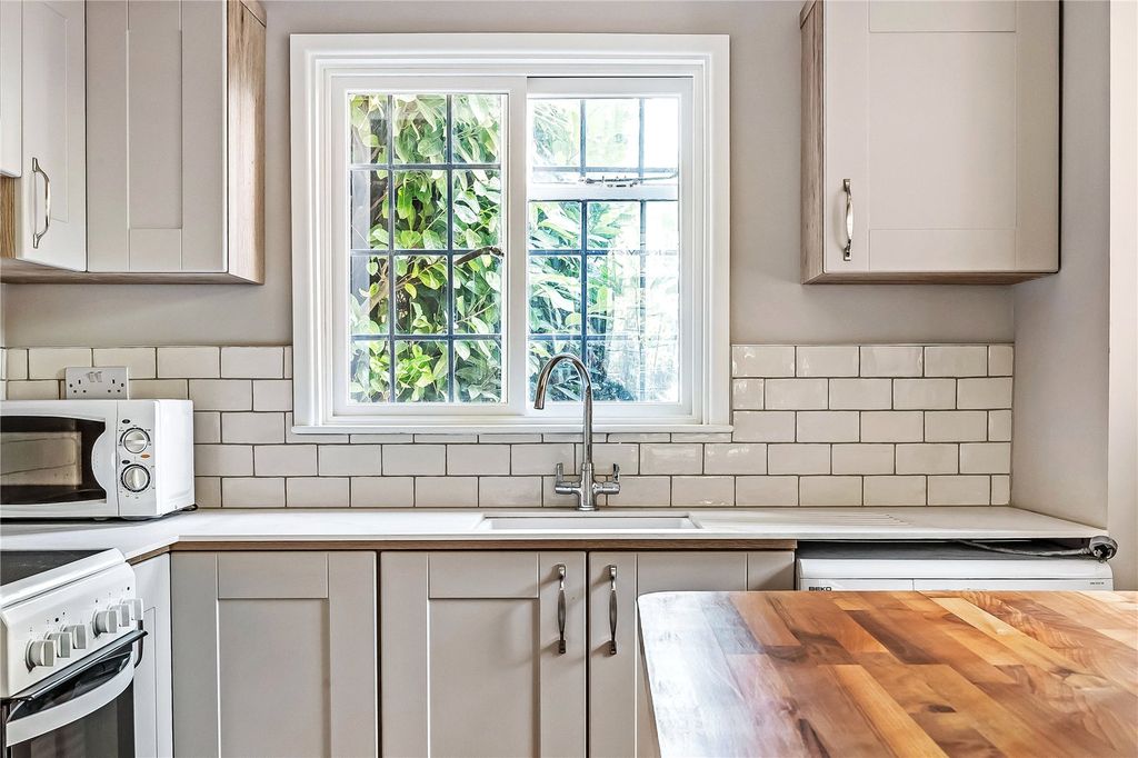 Property photo 3 of 26 House. Partnership