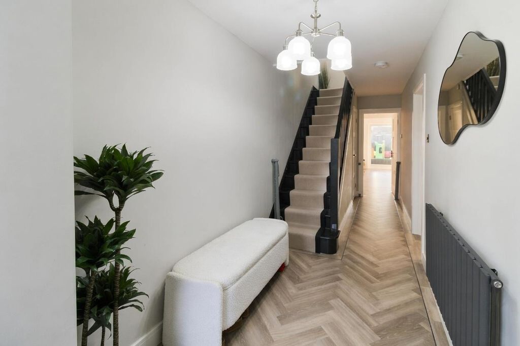 Property photo 3 of 19 Hallway