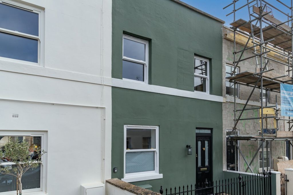 Property photo 1 of 24