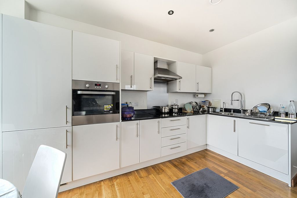 Property photo 3 of 17 Kitchen