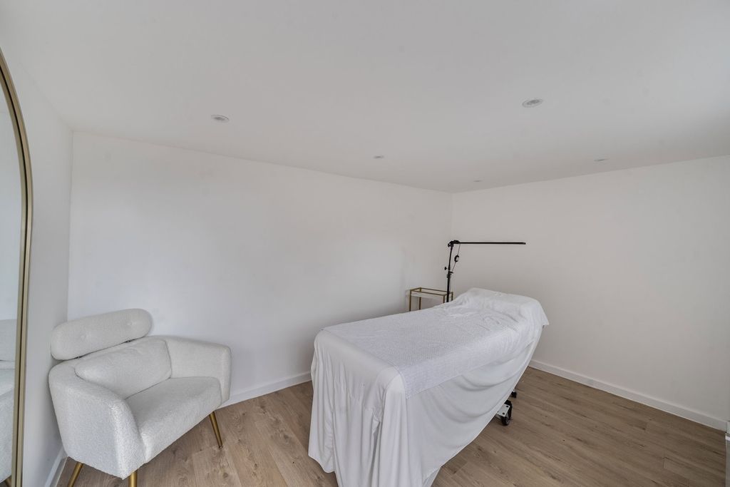 Additional image 16 of 2 bed flat for saleRoyal Esplanade, Ramsgate CT11