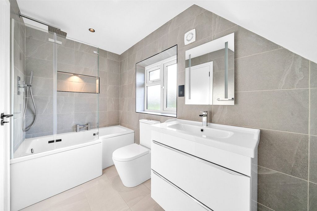 Property photo 3 of 20 Bathroom