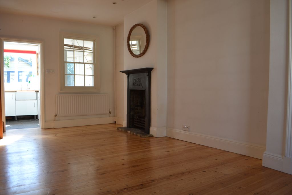 Property photo 2 of 6 Living Room