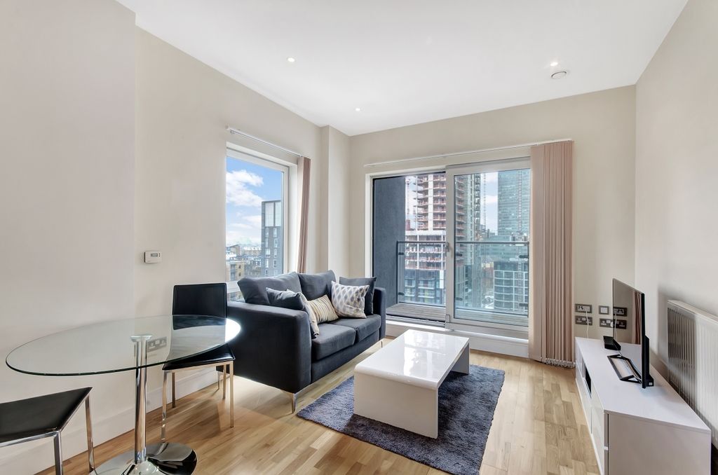 Property photo 2 of 7 Living Area