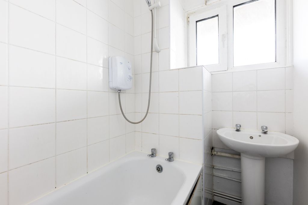 Property photo 3 of 12 Canterbury House ...