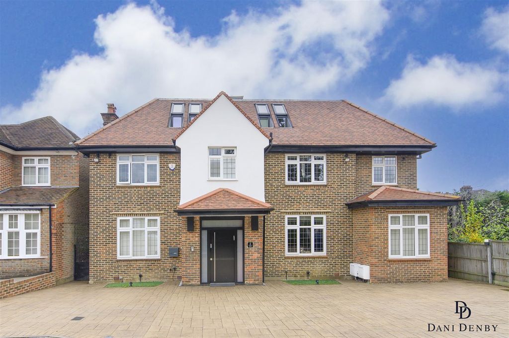 Property photo 1 of 26