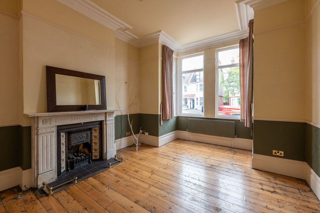 Property photo 2 of 7