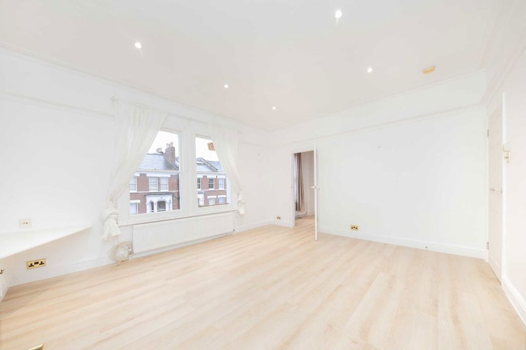 Property photo 3 of 7