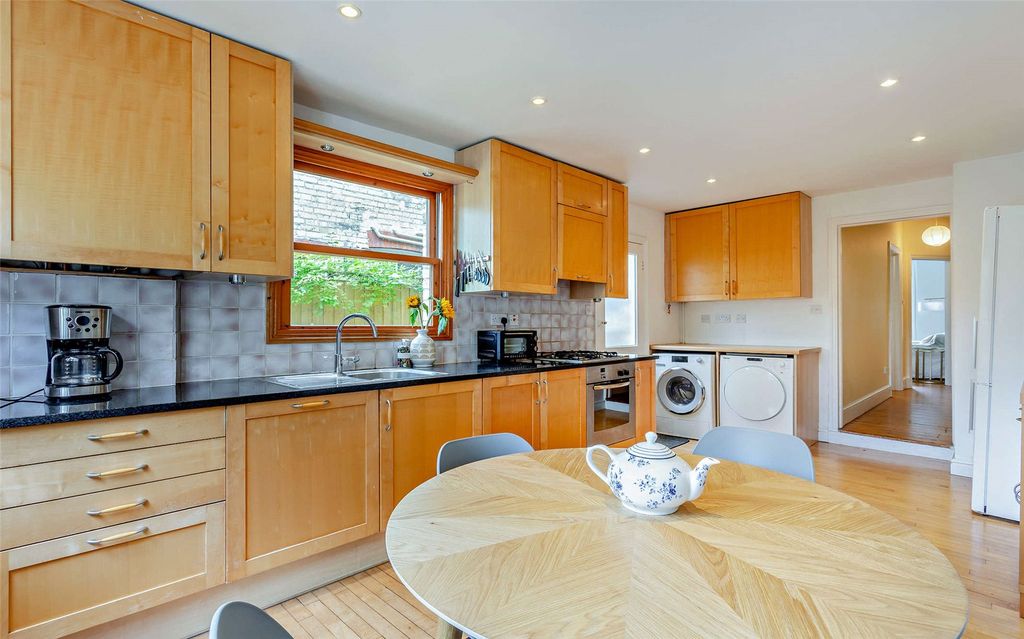 Property photo 3 of 12 Kitchen