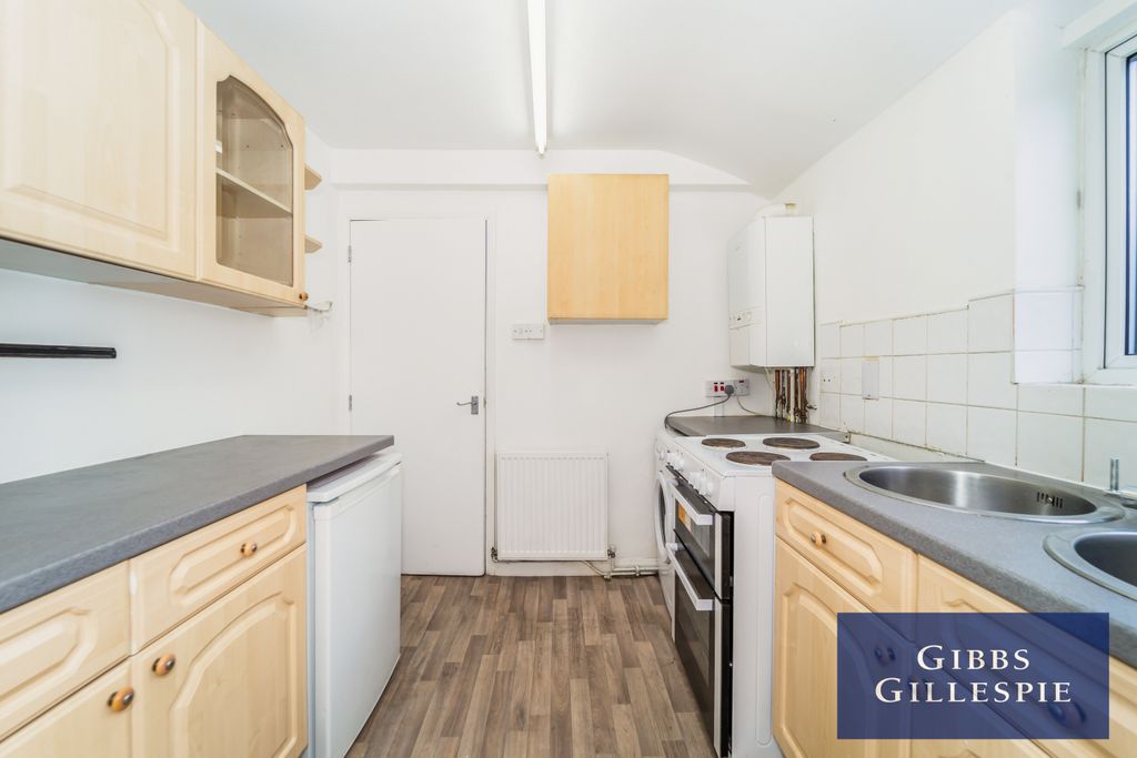 Property photo 2 of 9 Kitchen
