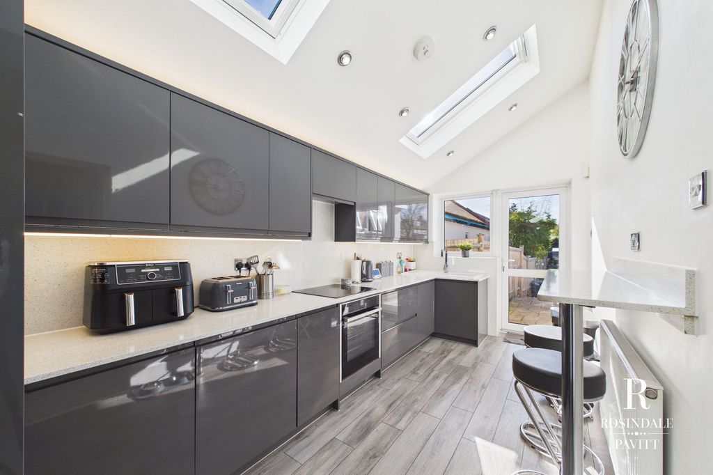 Property photo 3 of 31 Stunning Kitcehn