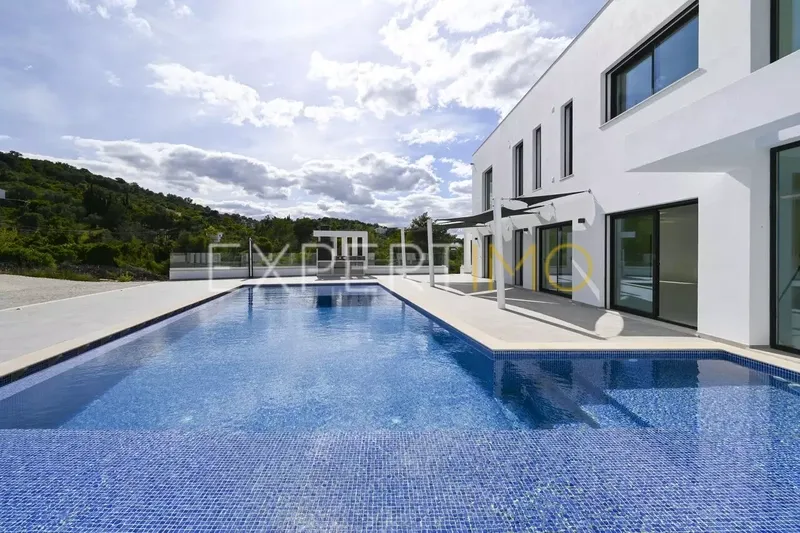 Property photo 1 of 24 Img 0