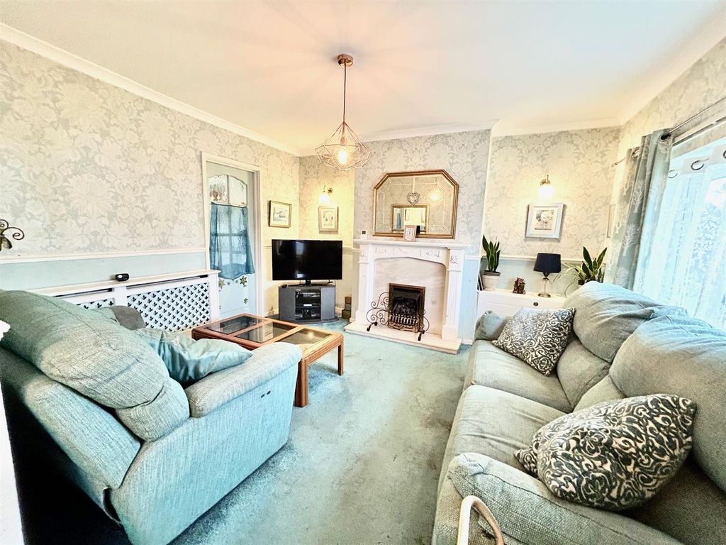 Property photo 3 of 12 Lounge.Jpg