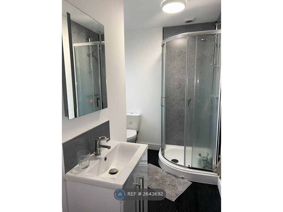 Property photo 3 of 18 Communal Shower Room