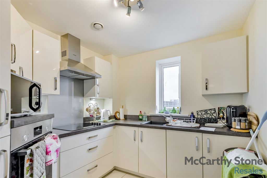 Property photo 3 of 14 8678428-Interior14.Jpg