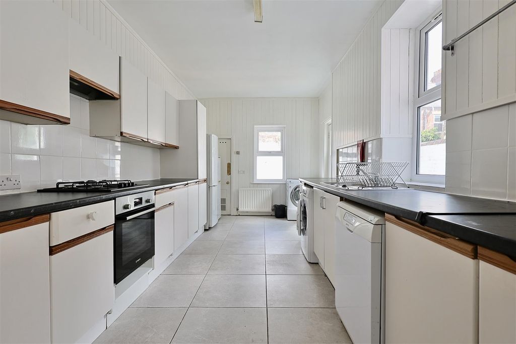 Property photo 2 of 20 7C952Bd6-Cff8-4Aeb-97B8-A82F6F93Eb2A_1_201_A.Jpeg