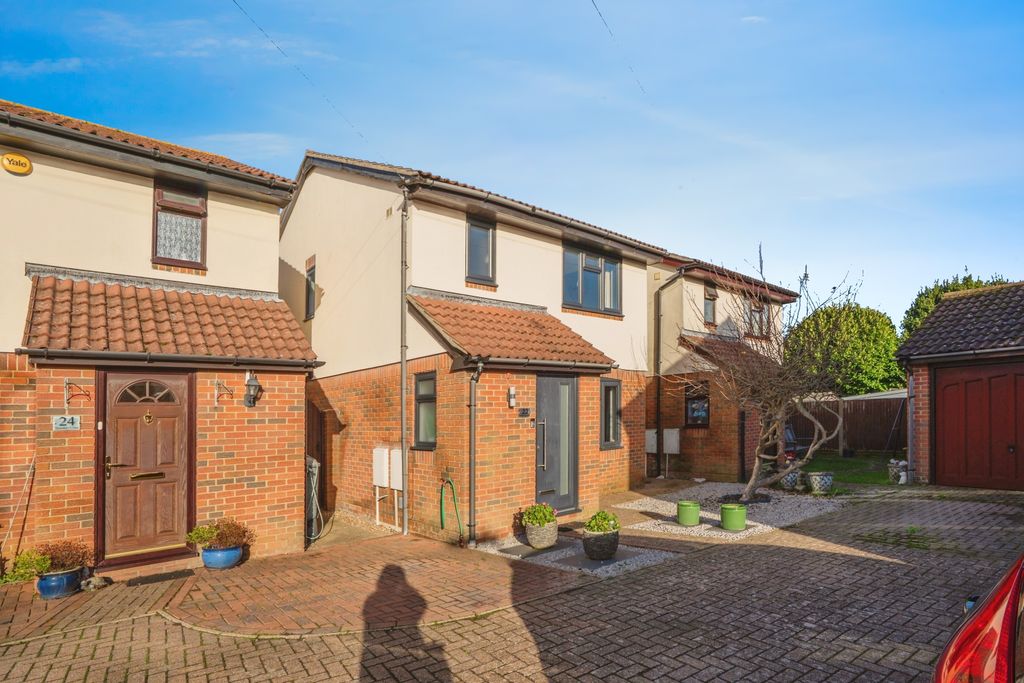 Property photo 2 of 20