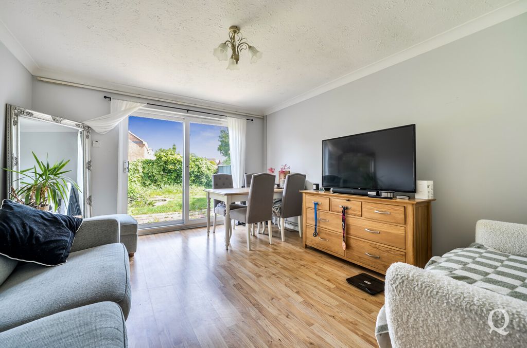 Property photo 2 of 17 45F4795E-A2E4-429...
