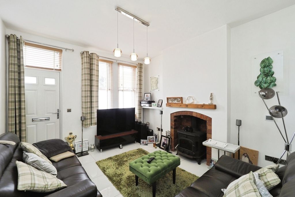 Property photo 2 of 17 Photo
