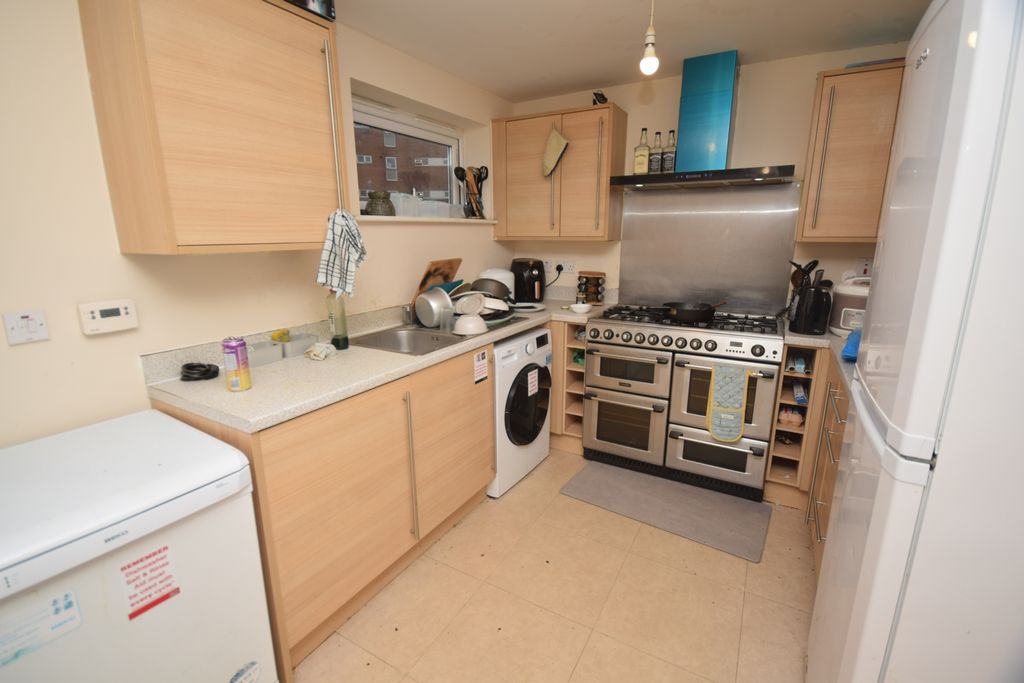 Property photo 2 of 13 Kitchen