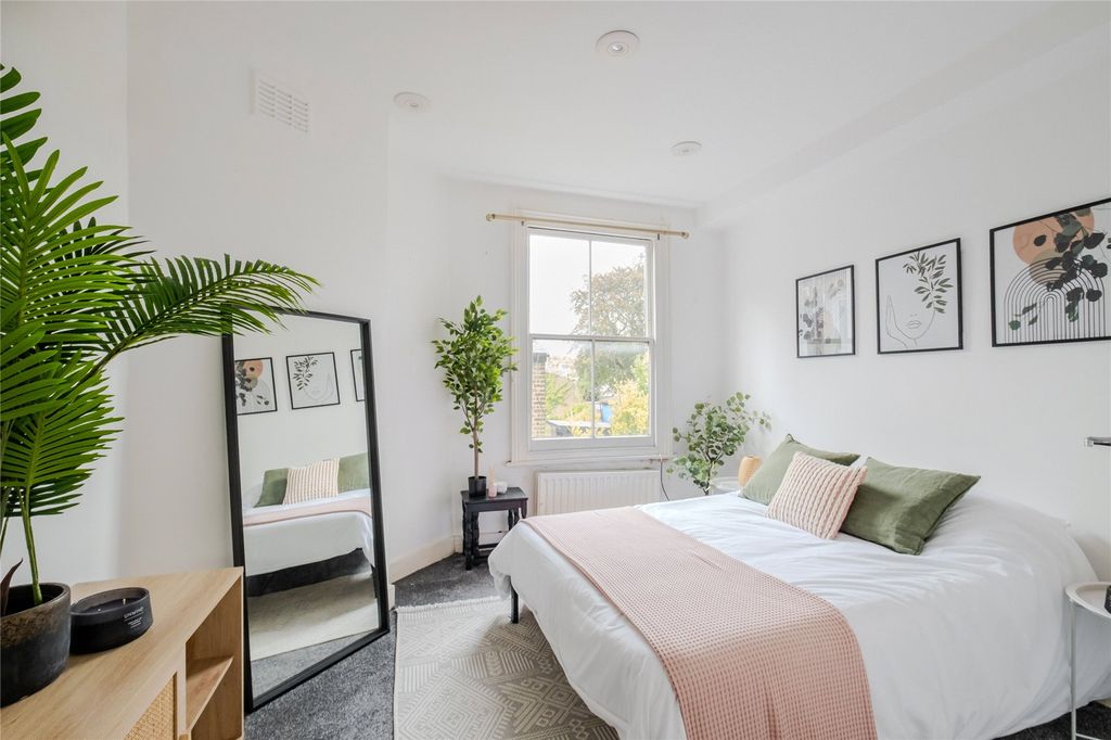 Property photo 2 of 8 Picture No. 12