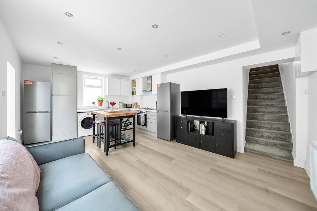 Property photo 2 of 12 5307851