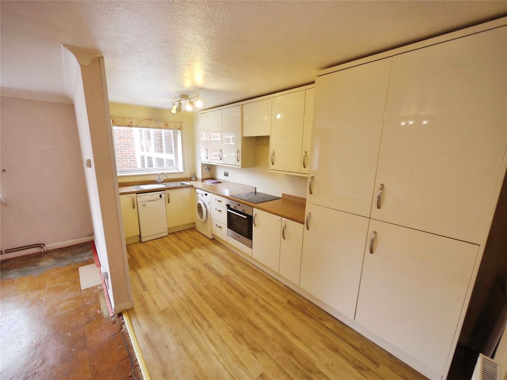 Property photo 2 of 12 Kitchen