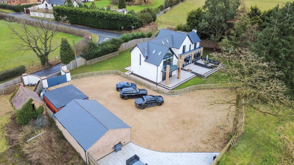 Property photo 3 of 45 Drone House (9)